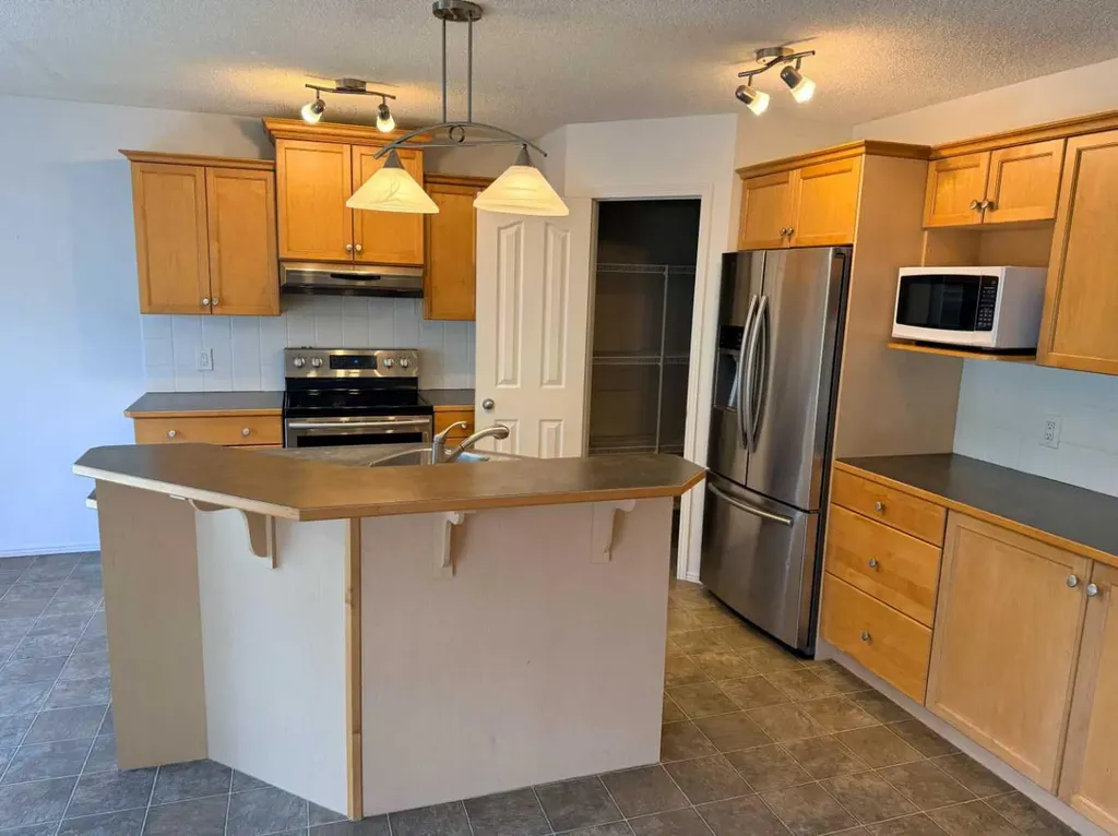 212 Cove Court Chestermere AB T1X 1L5