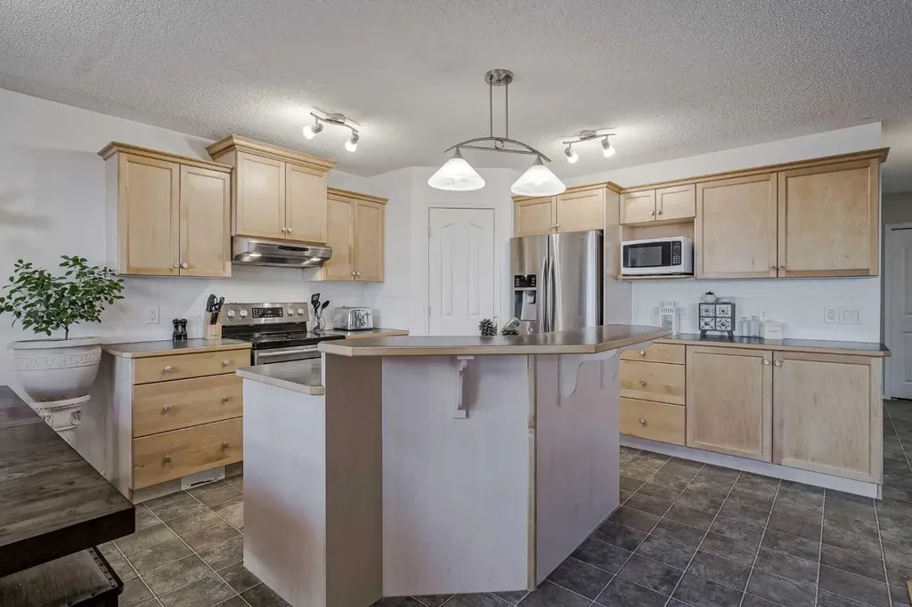 212 Cove Court Chestermere AB T1X 1L5