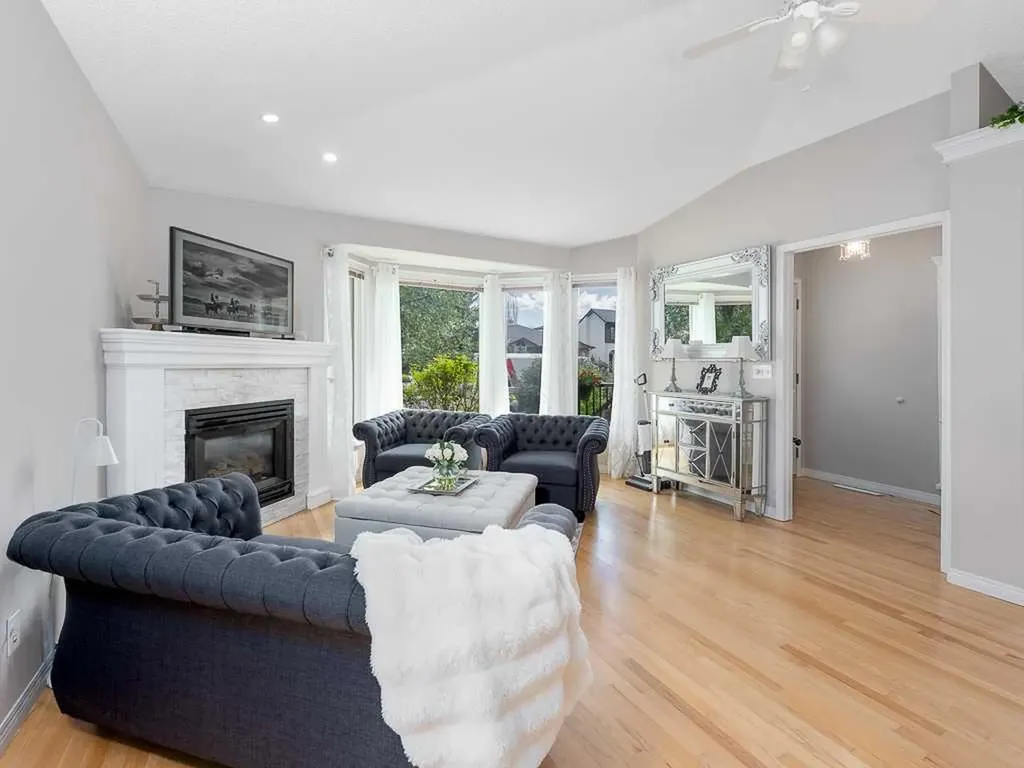 136 24 Avenue NW Calgary AB T2M 1W9