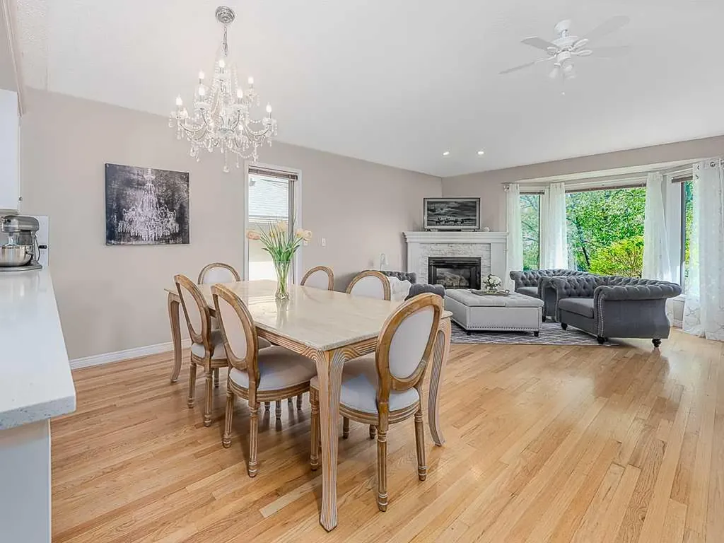 136 24 Avenue NW Calgary AB T2M 1W9