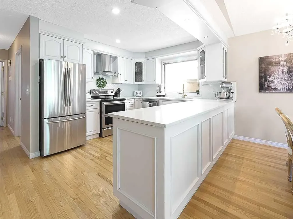 136 24 Avenue NW Calgary AB T2M 1W9