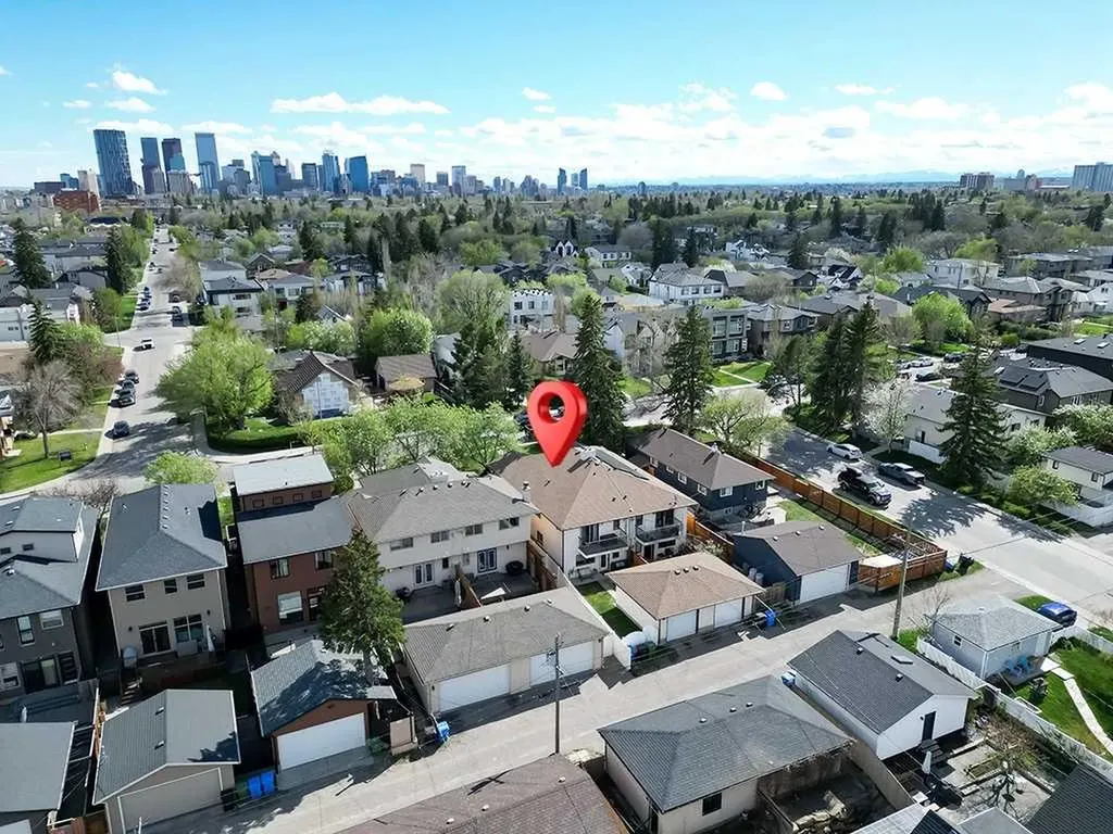 136 24 Avenue NW Calgary AB T2M 1W9