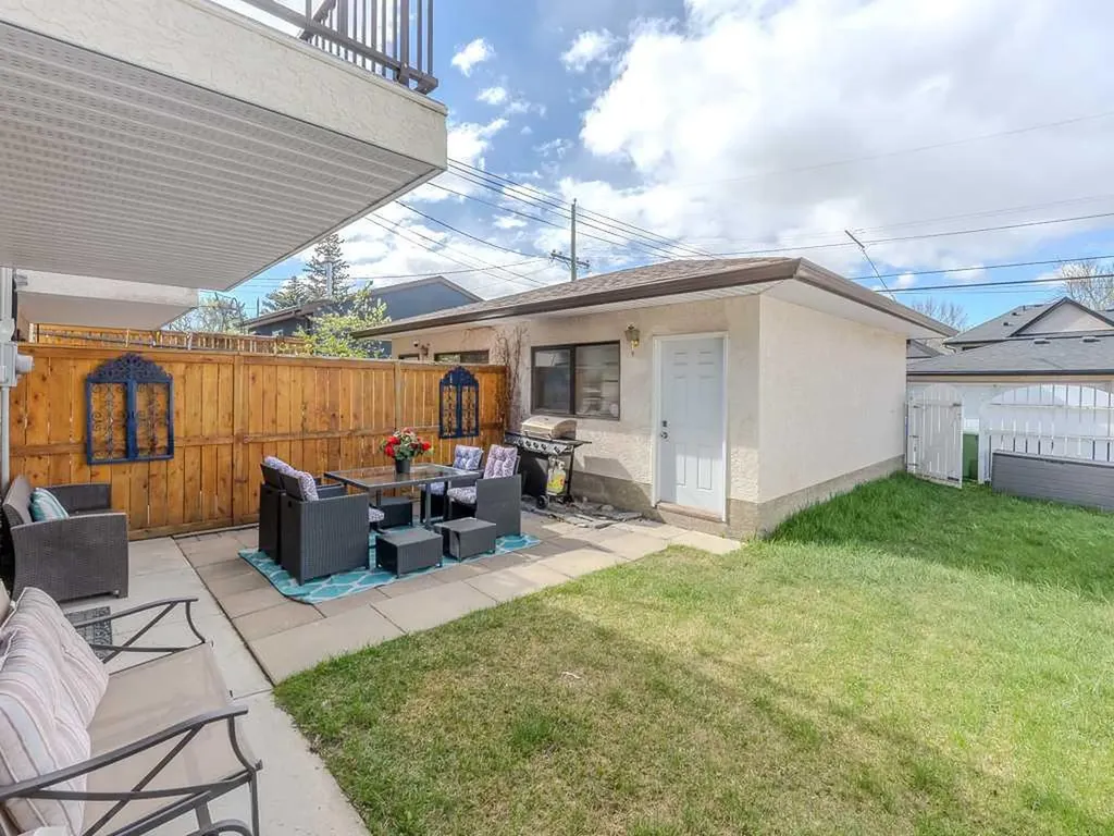 136 24 Avenue NW Calgary AB T2M 1W9