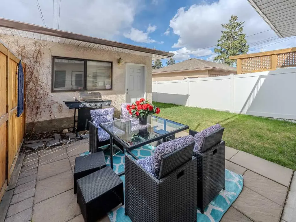 136 24 Avenue NW Calgary AB T2M 1W9