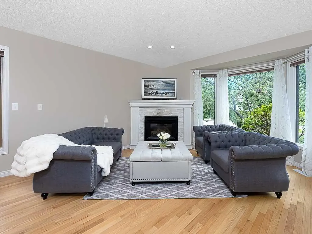136 24 Avenue NW Calgary AB T2M 1W9