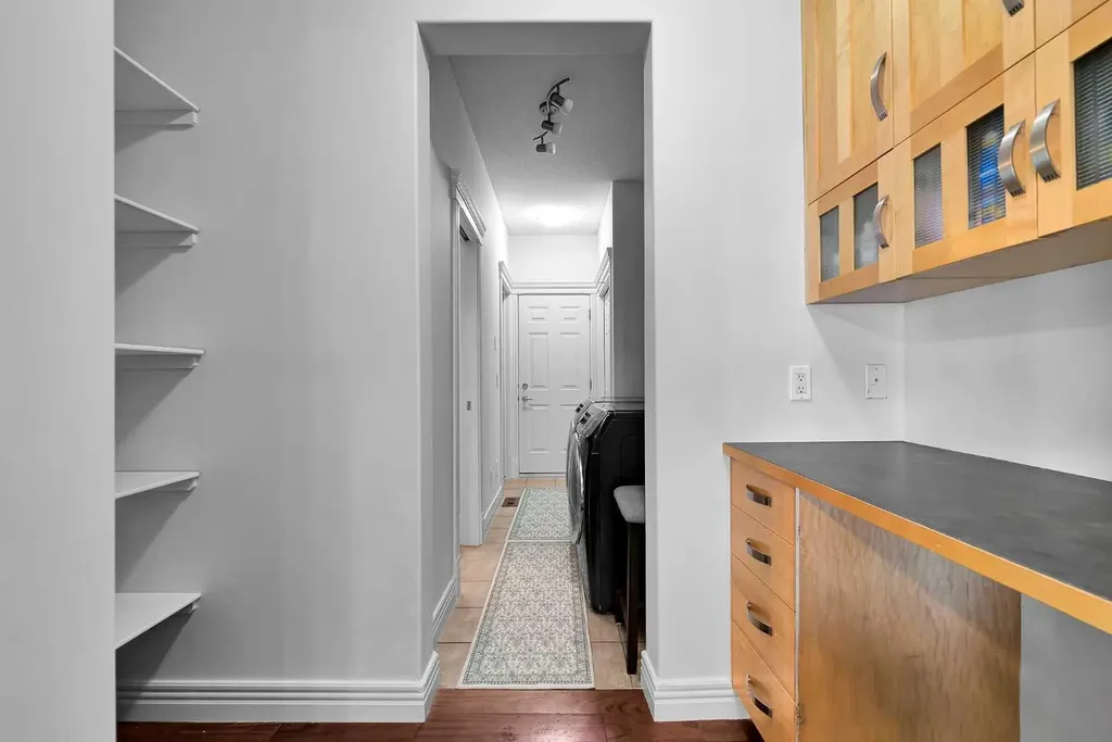 39 Strathlea Common SW Calgary AB T3H 5P8