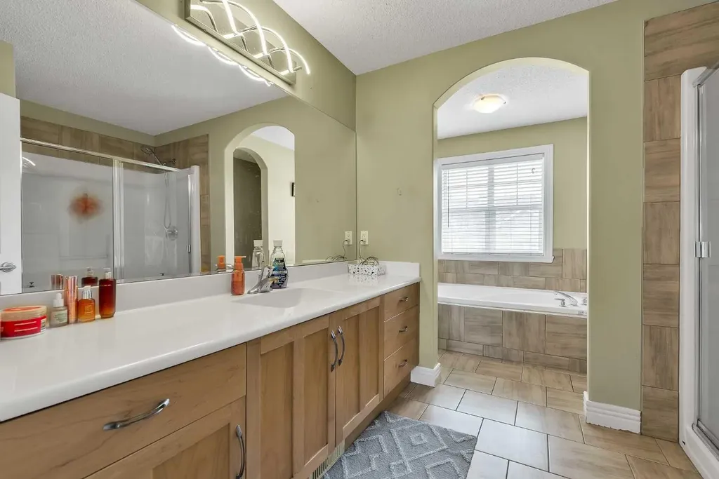 39 Strathlea Common SW Calgary AB T3H 5P8