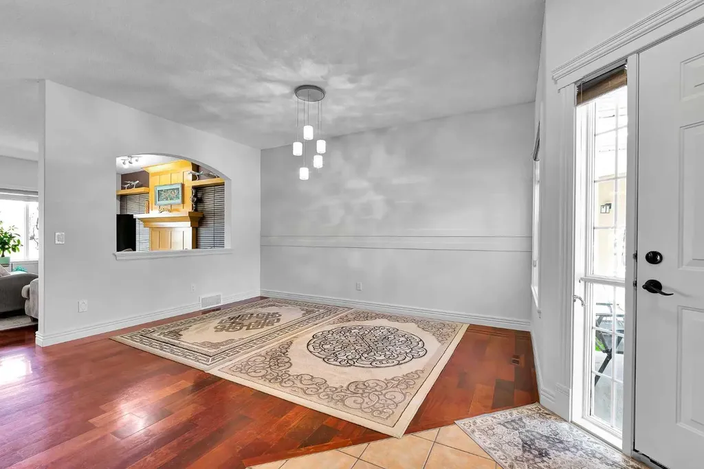 39 Strathlea Common SW Calgary AB T3H 5P8