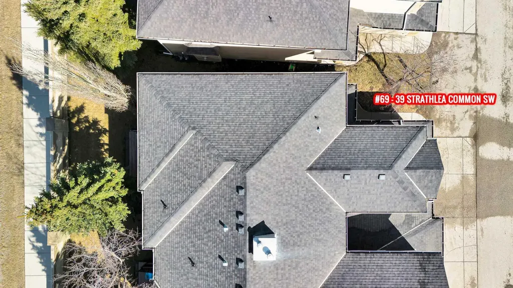 39 Strathlea Common SW Calgary AB T3H 5P8