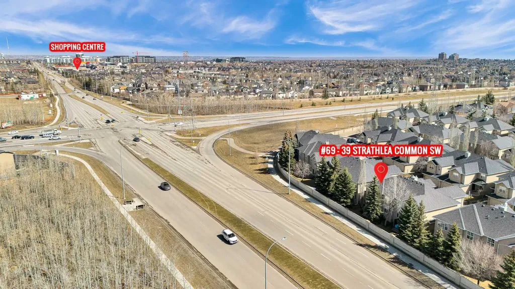 39 Strathlea Common SW Calgary AB T3H 5P8