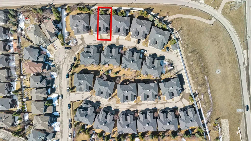 39 Strathlea Common SW Calgary AB T3H 5P8
