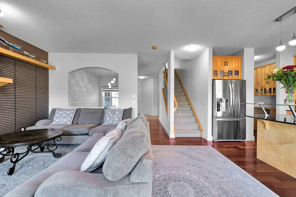 39 Strathlea Common SW Calgary AB T3H 5P8