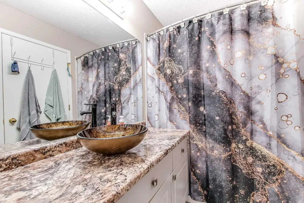 221 Cameron Road SE Medicine Hat AB T1B4B5