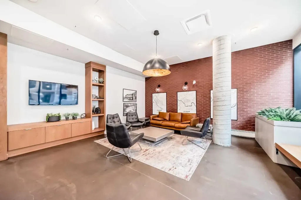 4138 University Avenue NW Calgary AB T3B 6L4