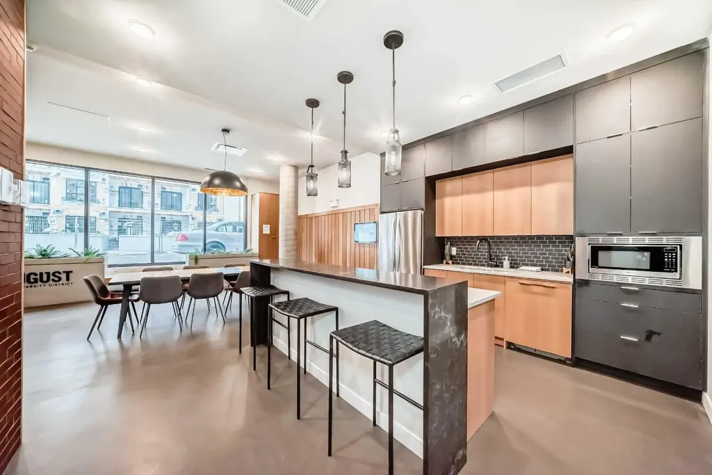 4138 University Avenue NW Calgary AB T3B 6L4
