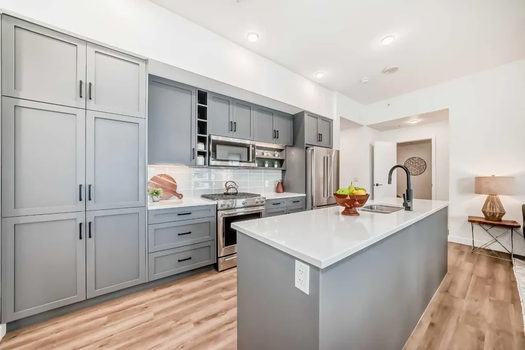 4138 University Avenue NW Calgary AB T3B 6L4