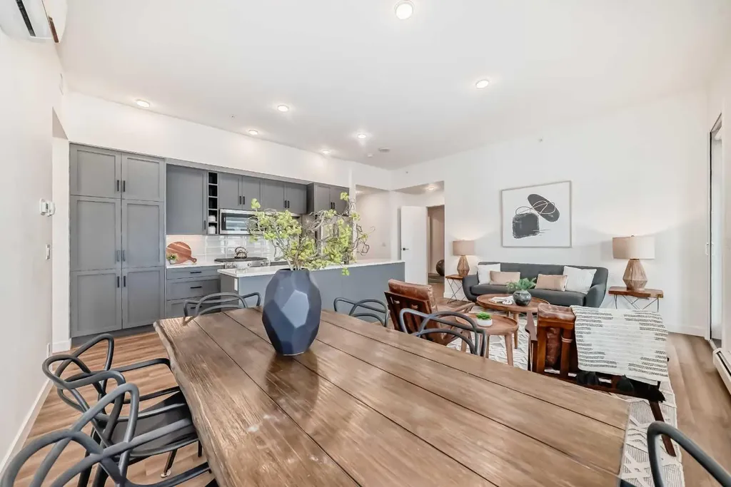 4138 University Avenue NW Calgary AB T3B 6L4