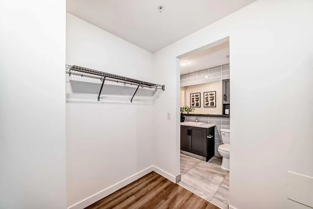 4138 University Avenue NW Calgary AB T3B 6L4