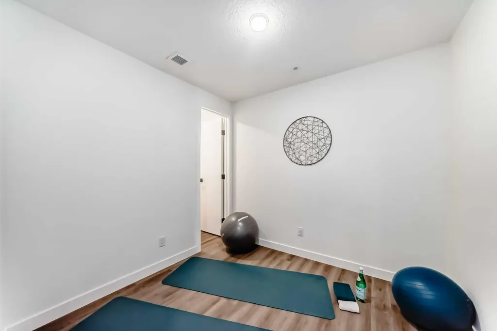 4138 University Avenue NW Calgary AB T3B 6L4