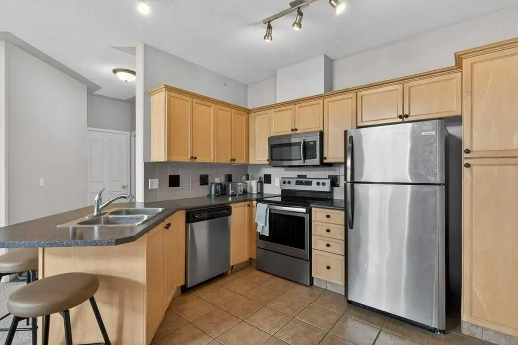 345 Rocky Vista Park NW Calgary AB T3G 5K6