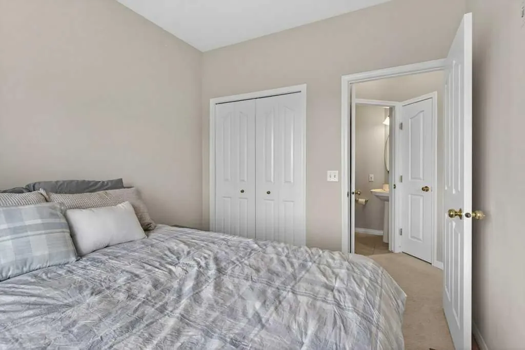 345 Rocky Vista Park NW Calgary AB T3G 5K6