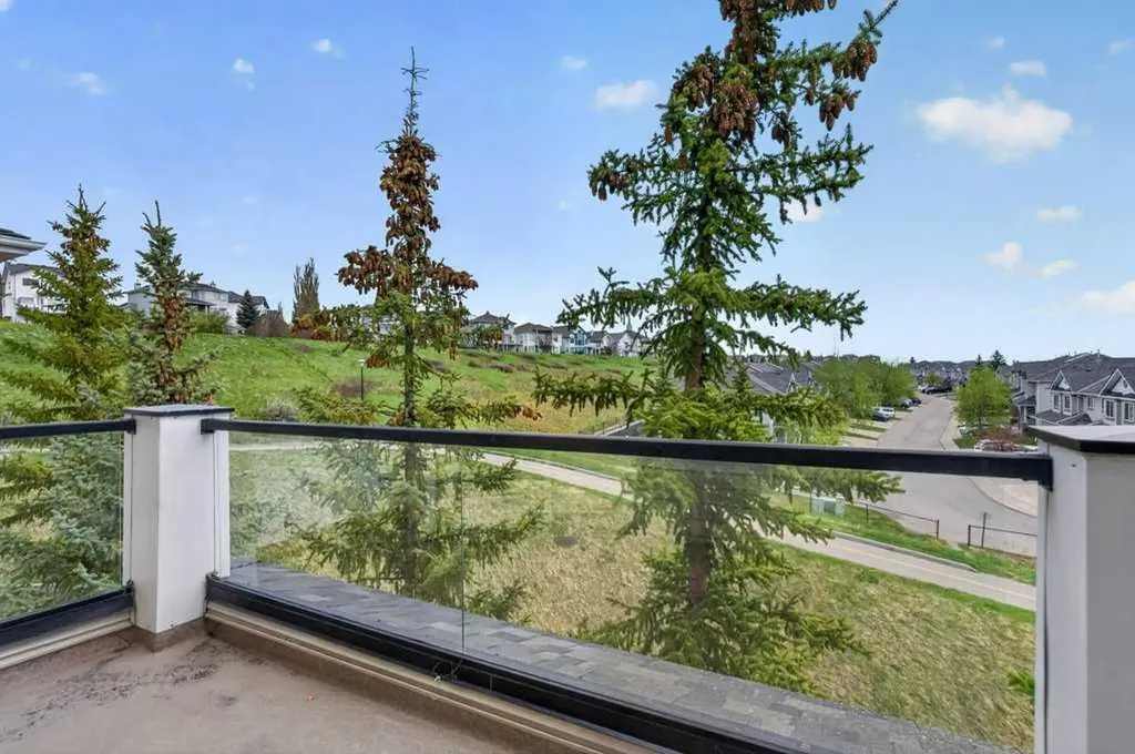 345 Rocky Vista Park NW Calgary AB T3G 5K6