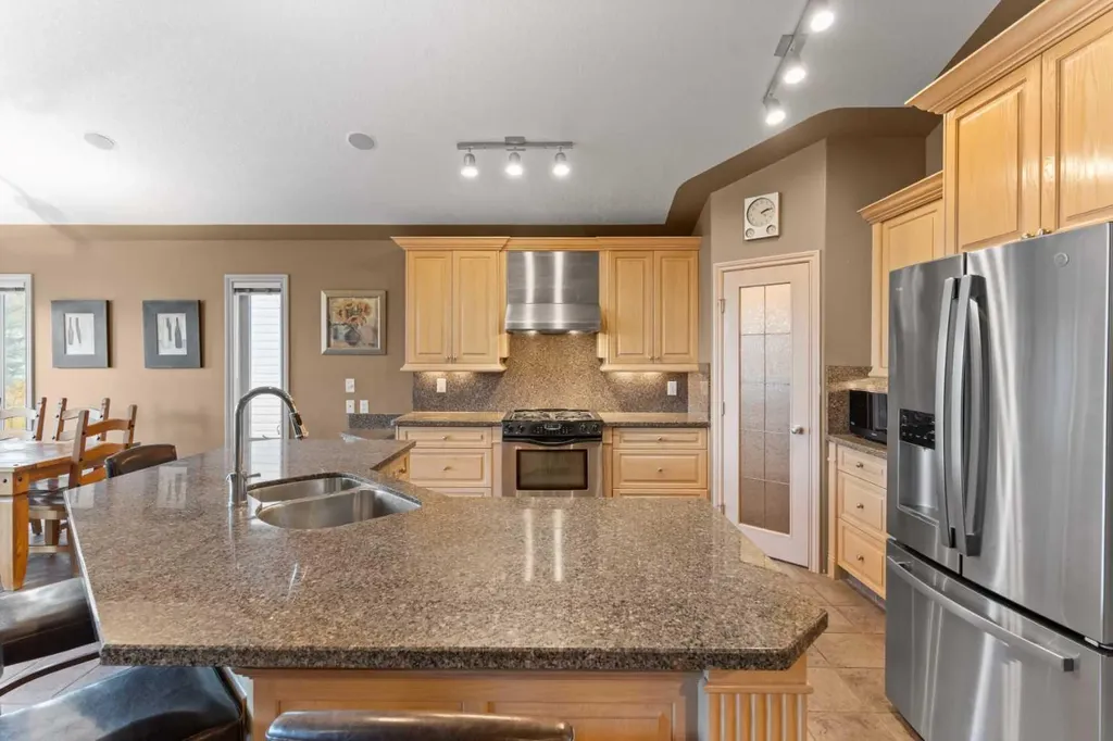 938 Panorama Hills Drive NW Calgary AB T3K 5C3