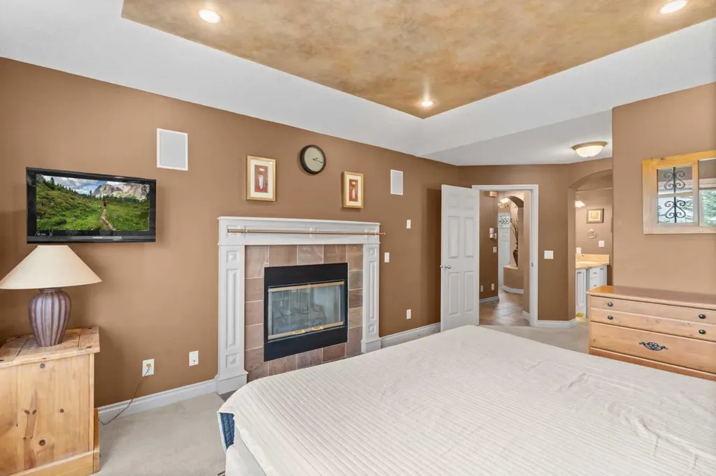 938 Panorama Hills Drive NW Calgary AB T3K 5C3