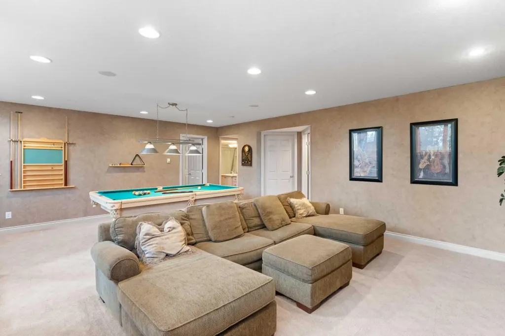 938 Panorama Hills Drive NW Calgary AB T3K 5C3