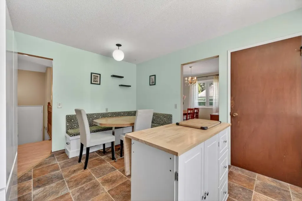 3139 Oakwood Drive SW Calgary AB T2V0K2