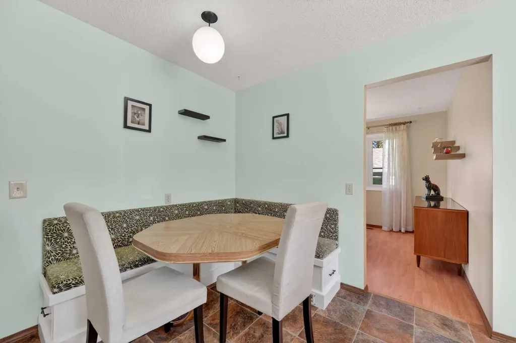 3139 Oakwood Drive SW Calgary AB T2V0K2