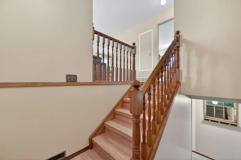 3139 Oakwood Drive SW Calgary AB T2V0K2