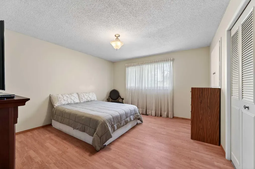 3139 Oakwood Drive SW Calgary AB T2V0K2