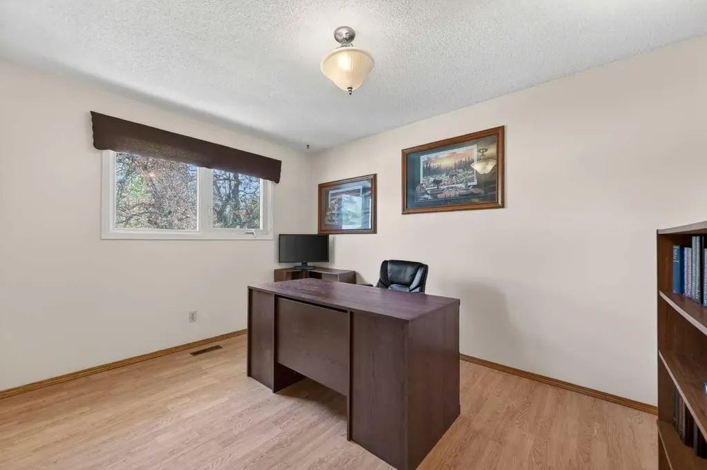 3139 Oakwood Drive SW Calgary AB T2V0K2