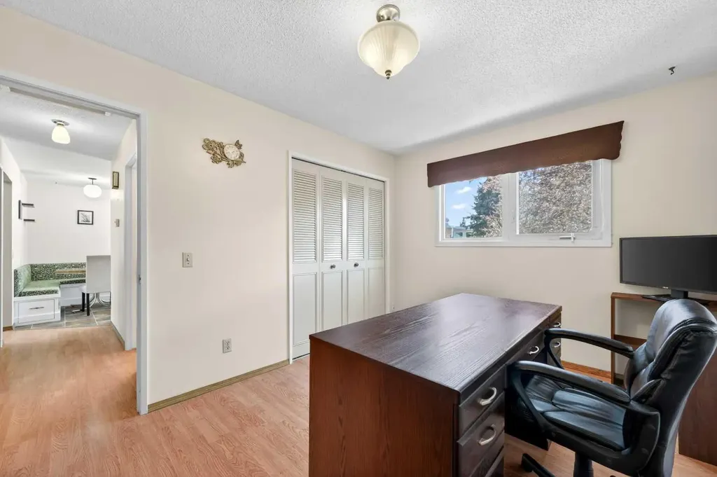 3139 Oakwood Drive SW Calgary AB T2V0K2