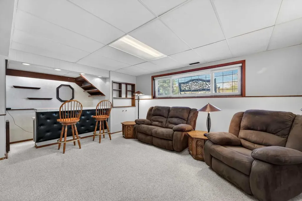 3139 Oakwood Drive SW Calgary AB T2V0K2
