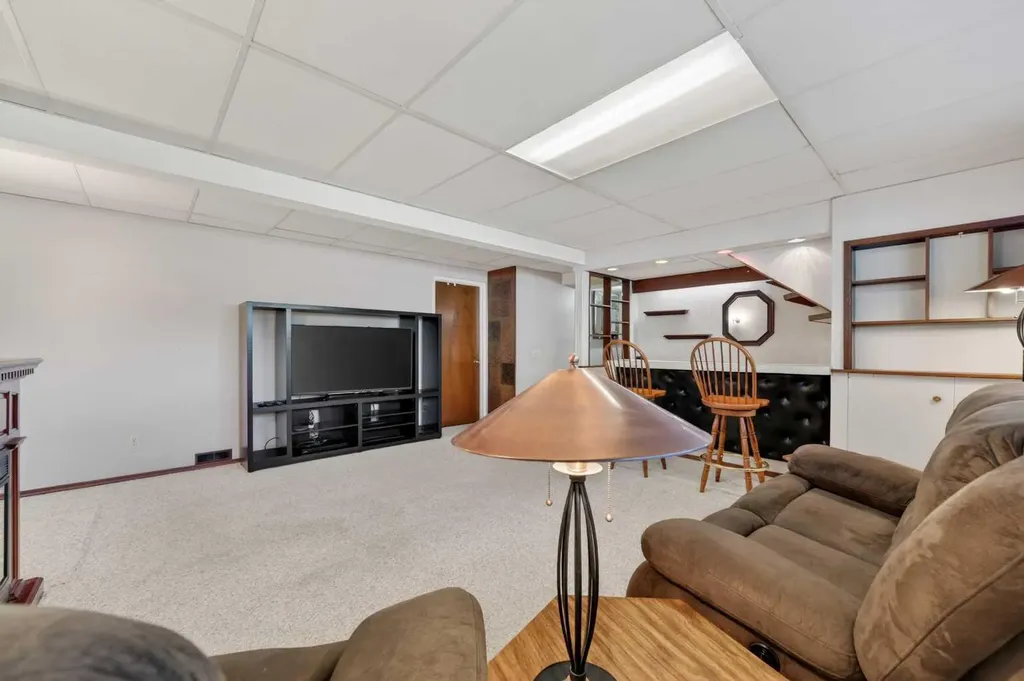 3139 Oakwood Drive SW Calgary AB T2V0K2