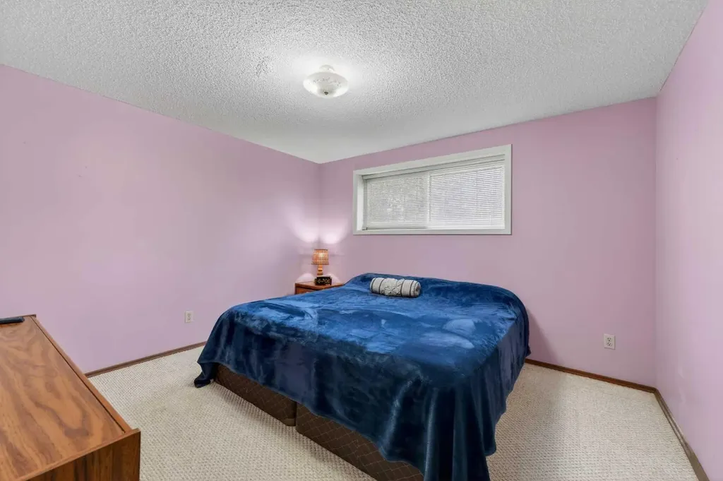 3139 Oakwood Drive SW Calgary AB T2V0K2