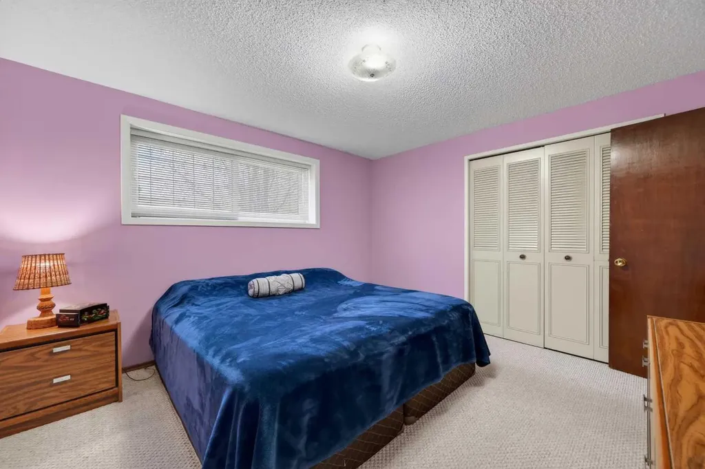 3139 Oakwood Drive SW Calgary AB T2V0K2