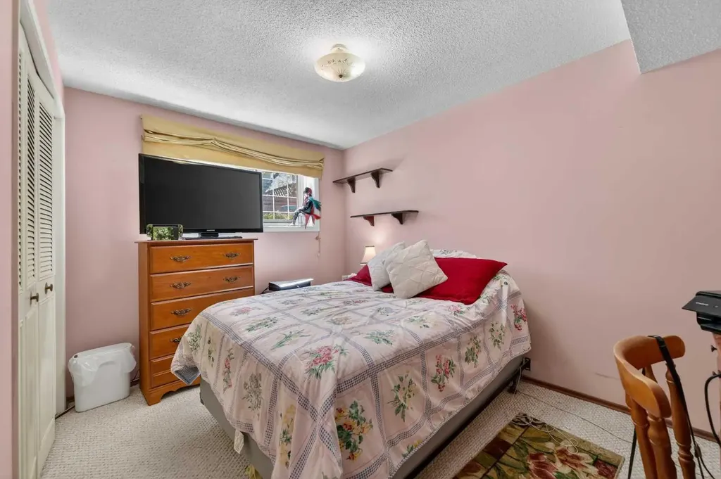 3139 Oakwood Drive SW Calgary AB T2V0K2
