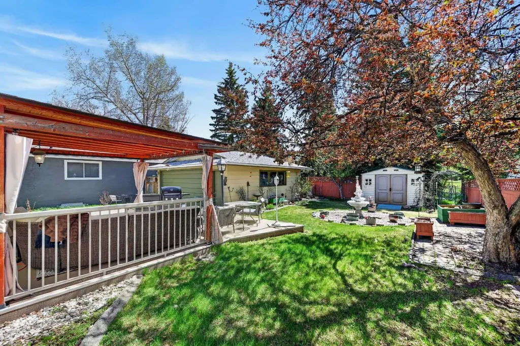 3139 Oakwood Drive SW Calgary AB T2V0K2