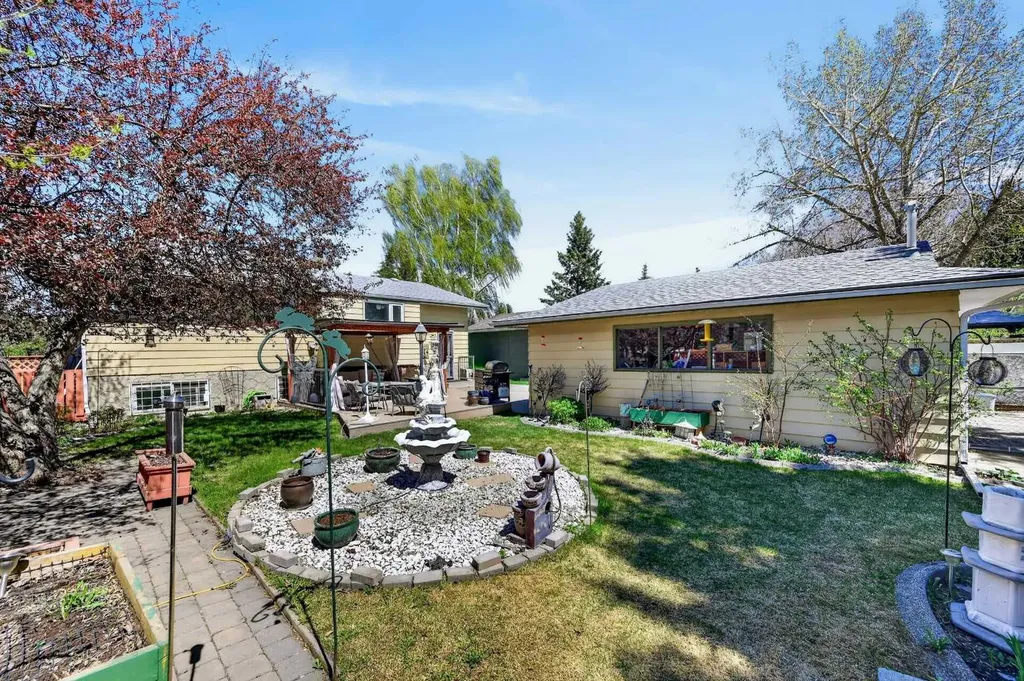 3139 Oakwood Drive SW Calgary AB T2V0K2