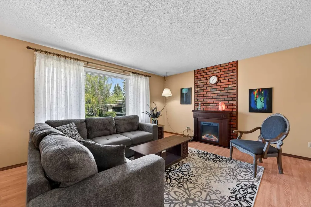 3139 Oakwood Drive SW Calgary AB T2V0K2