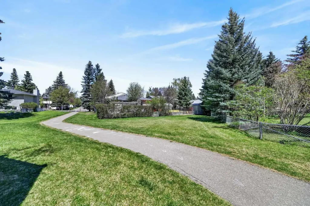 3139 Oakwood Drive SW Calgary AB T2V0K2