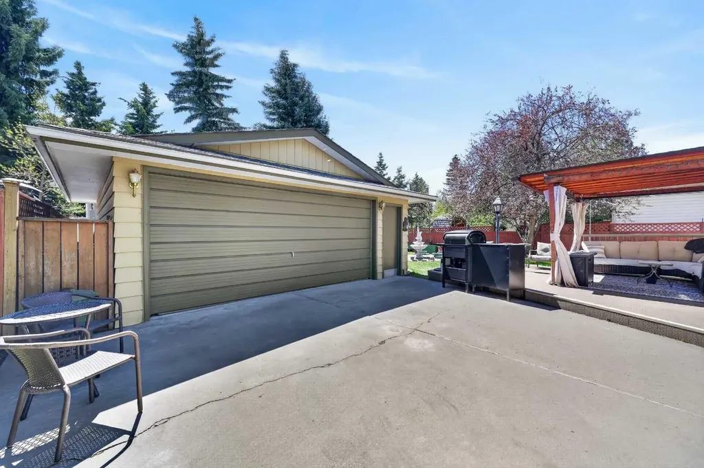 3139 Oakwood Drive SW Calgary AB T2V0K2