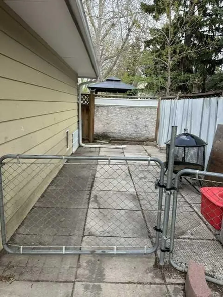 3139 Oakwood Drive SW Calgary AB T2V0K2