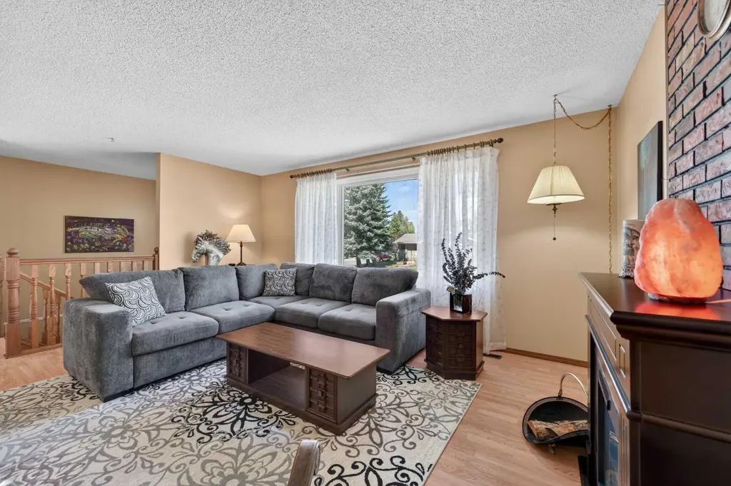 3139 Oakwood Drive SW Calgary AB T2V0K2