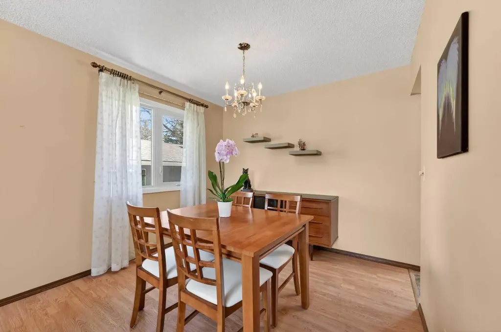 3139 Oakwood Drive SW Calgary AB T2V0K2