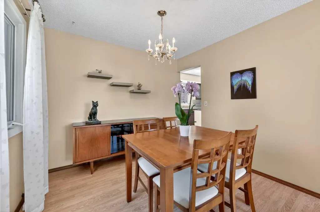 3139 Oakwood Drive SW Calgary AB T2V0K2