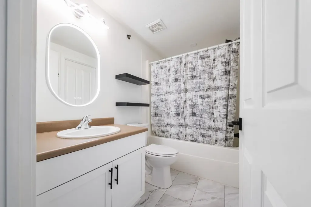 108 Denholm Gate Fort Mcmurray AB T9H 0B3